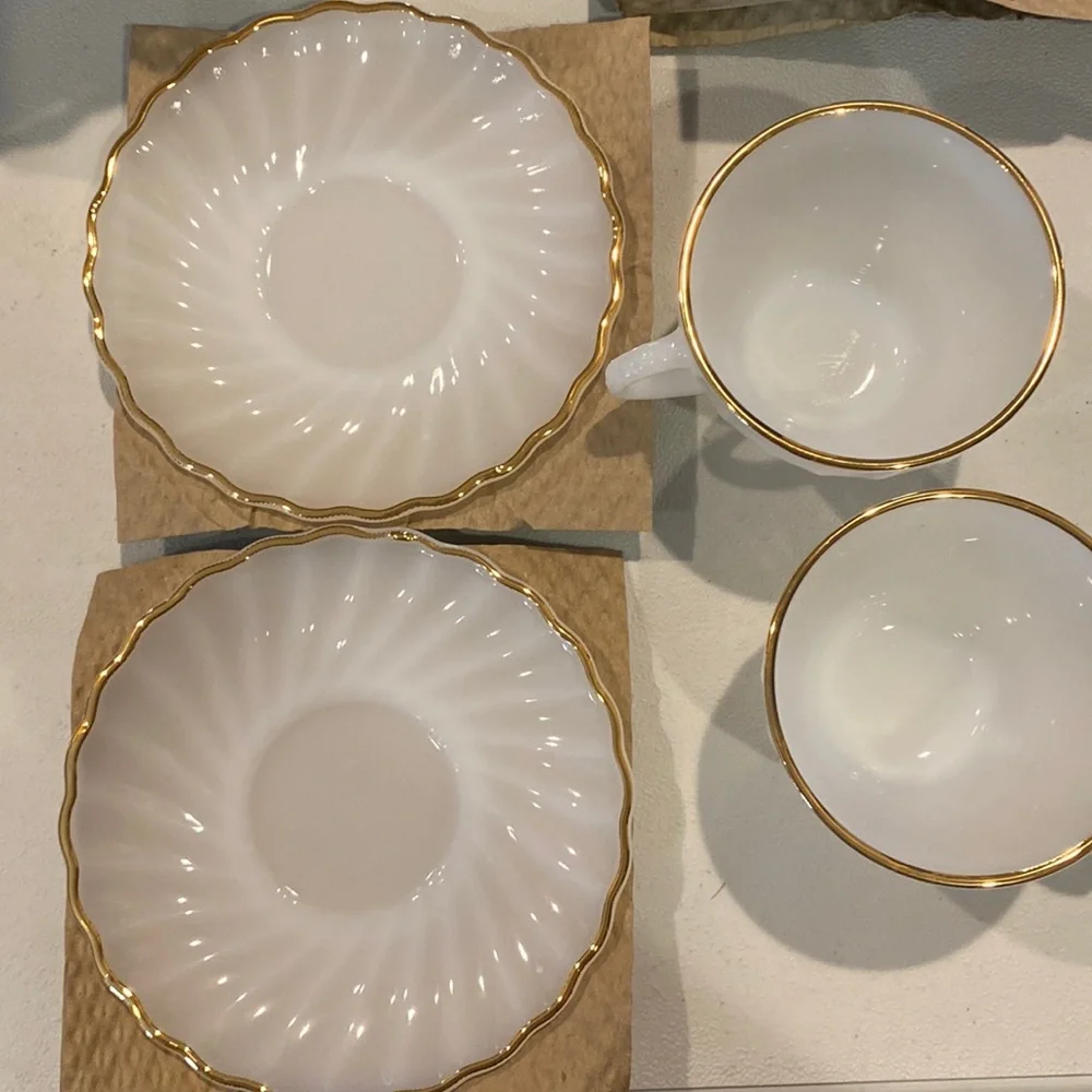 2 Fire King milk glass tea cups w/ 22K gold trim Golden shell anchor hocking - Picture 2 of 7